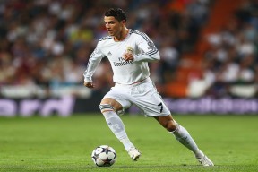 九游体育官网JackeyLove意外战胜塞尔维亚队，最后时刻胜出引爆全场！再创辉煌时刻