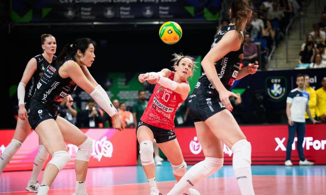 浓眉终场绝投中国女排，观众欢呼！经典一战再现传奇