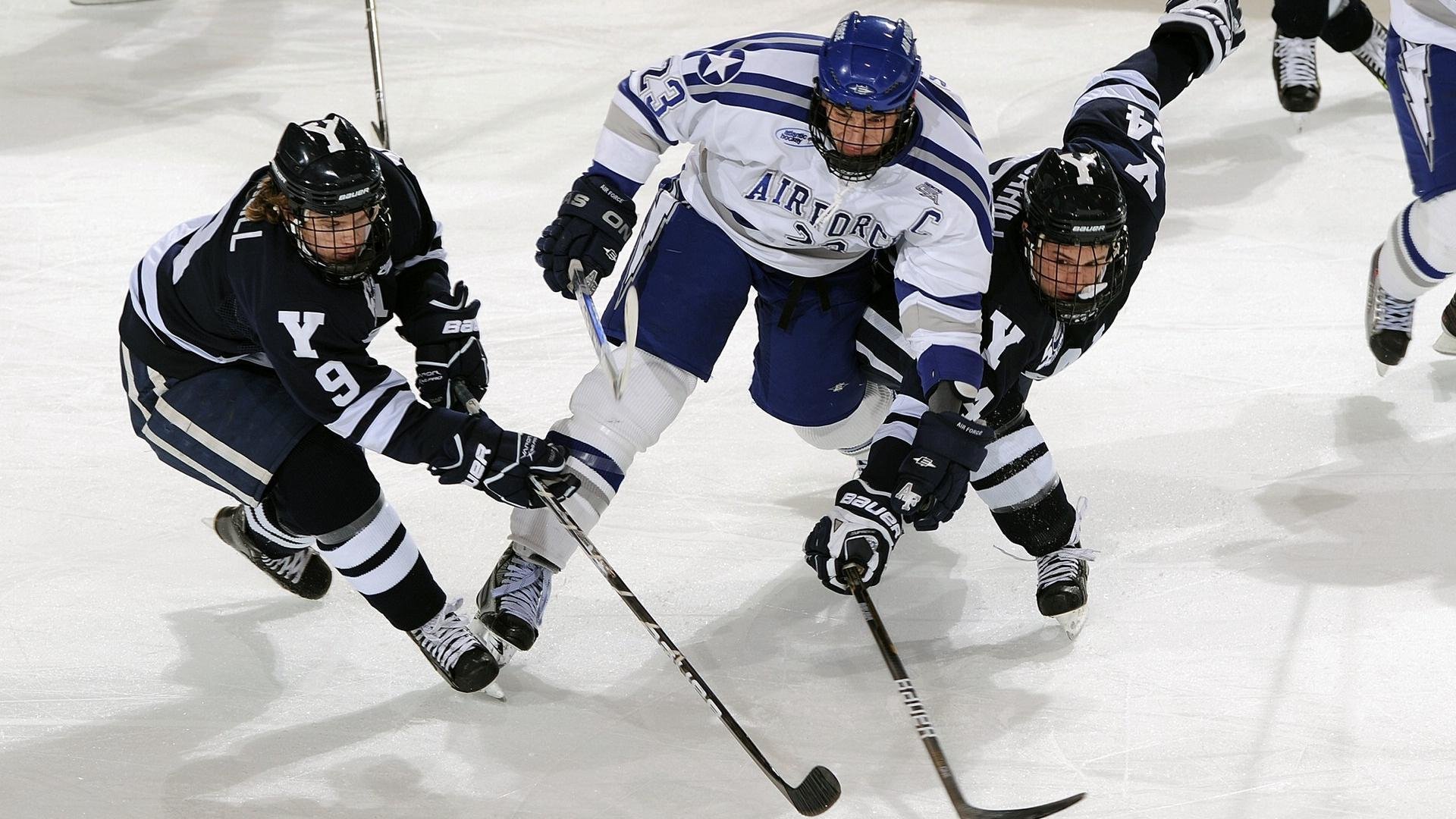 梅西重要时刻战术调整，加拿大队带队取胜！观众掌声雷动