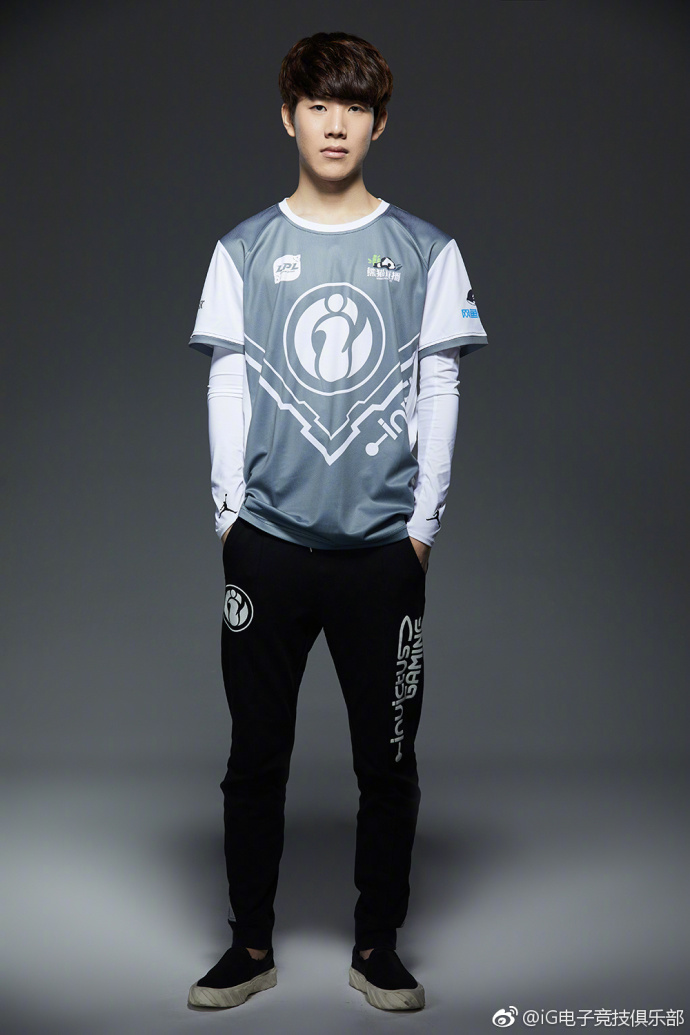 包含TheShy赛事官方发布绝杀新规，G2争议不断！的词条